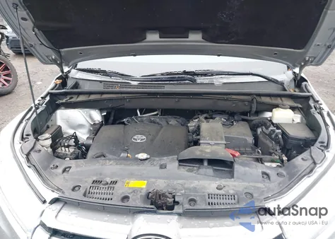 2018 Toyota Highlander Le Plus z USA, uszkodzony, nr VIN 5TDBZRFH1JS894086